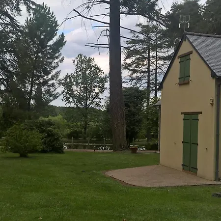 Gite Meuble Avec Etang En Lisiere De Foret. Saint-Mars-d'Outille Exterior photo
