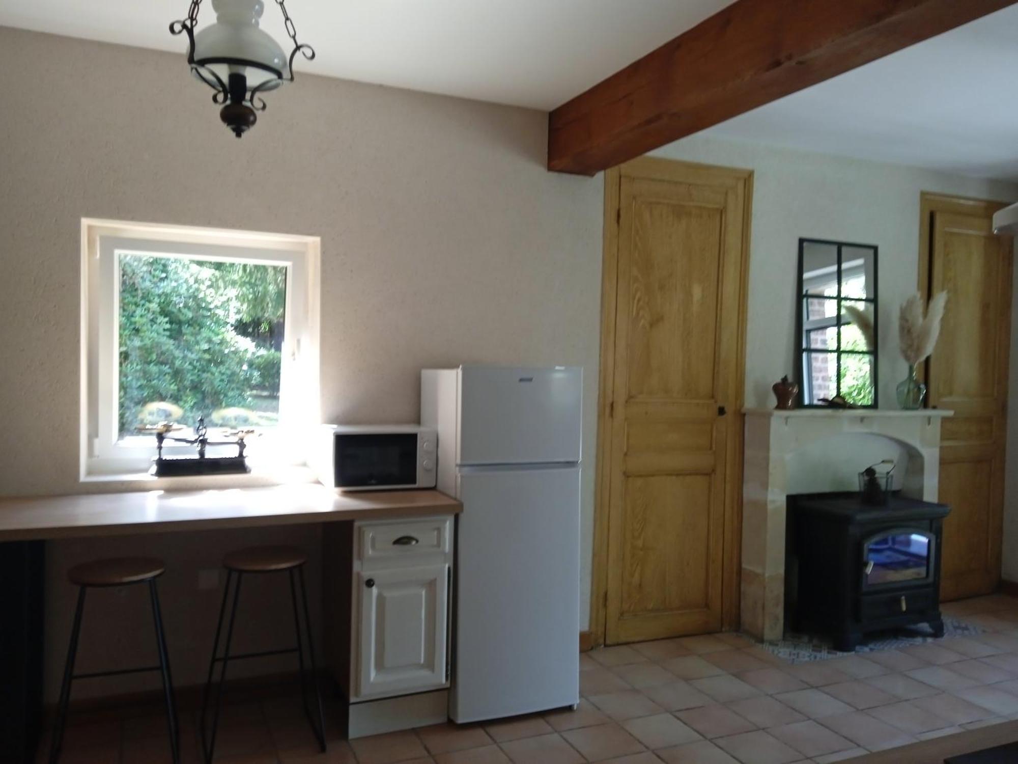 Meuble Avec Etang En Lisiere De Foret. Holiday home