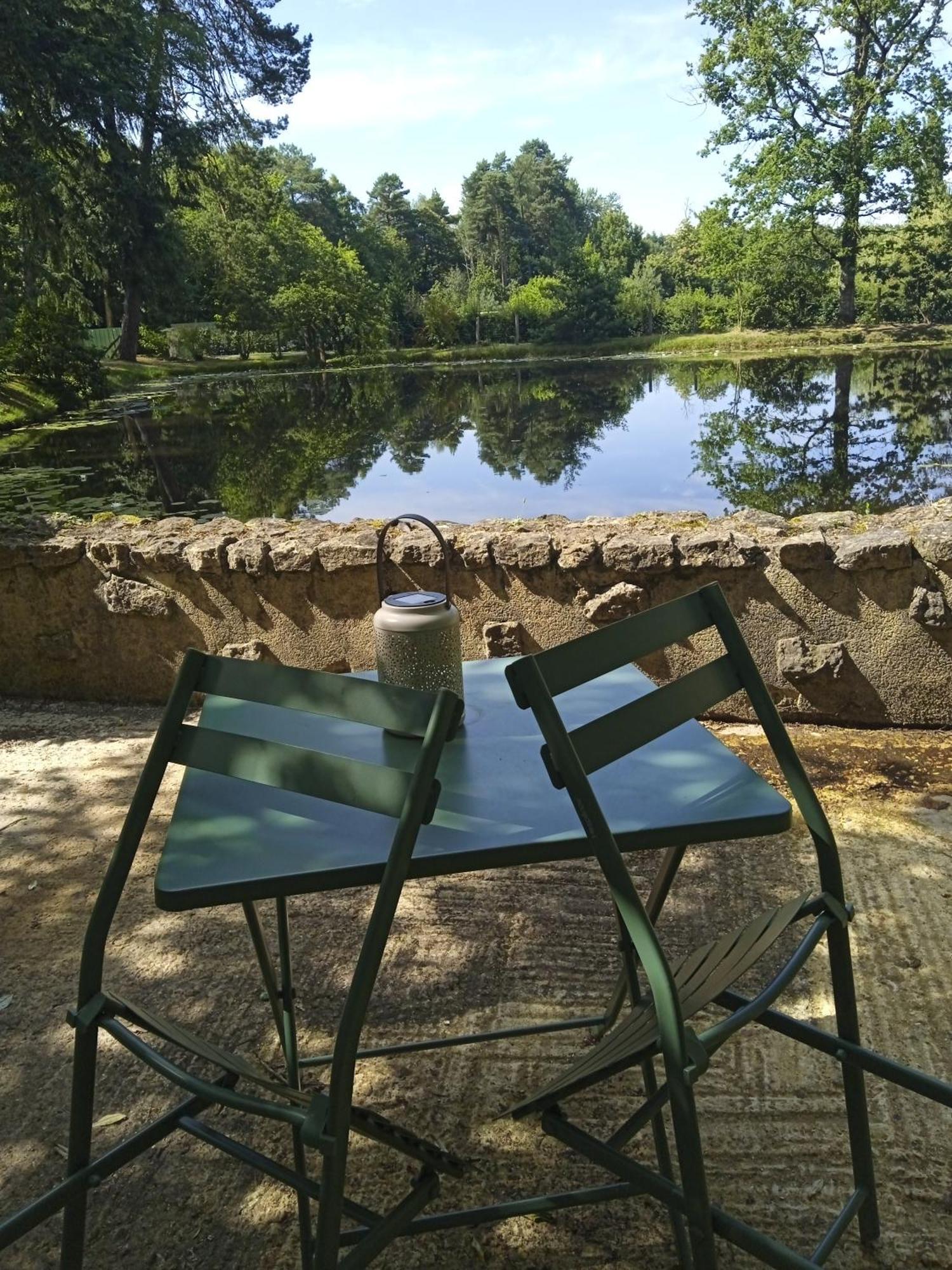 Meuble Avec Etang En Lisiere De Foret. Ferienhaus *